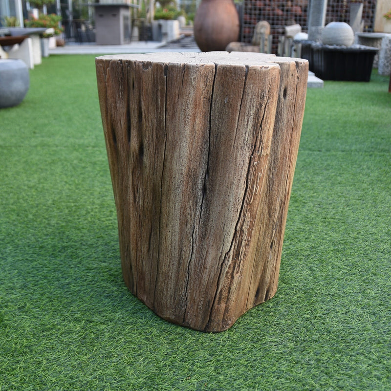 Kruk Elementi Boomstam - Vezelversterkt beton met een bruine houtlook