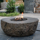 Vuurtafel Vesuvius op gas van Elementi gemaakt van vezelversterkt beton met een natuursteenlook